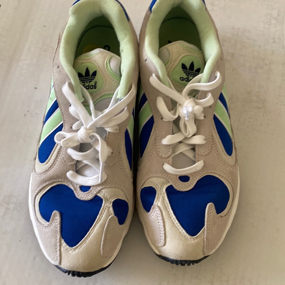 Adidas running shoe size 9 men’s